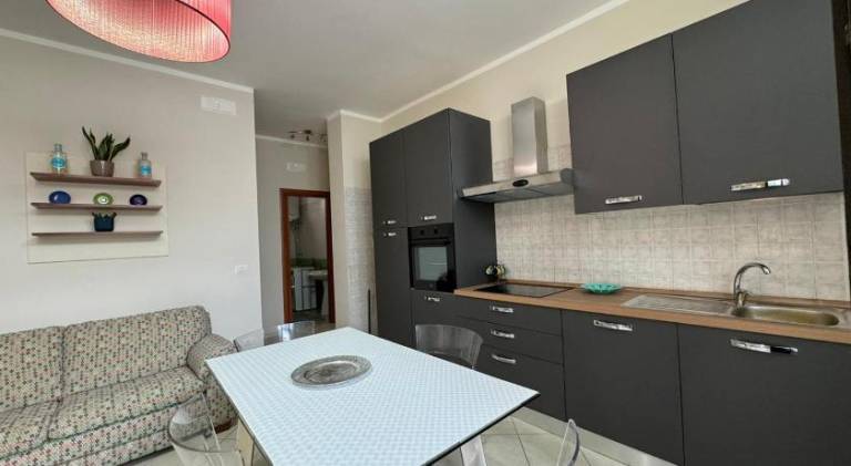 Rental apartment with terrace & yard — photo 3