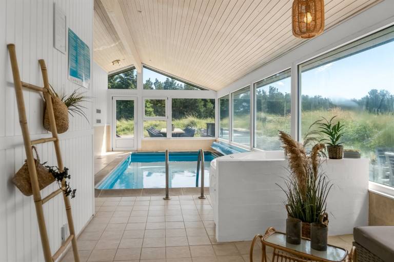 Fully equipped charming house with jacuzzi, sauna & patio | Pets are welcome — photo 3