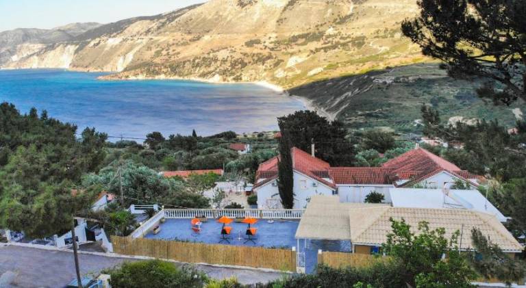 Villa with 2 rooms for 6 persons — photo 3