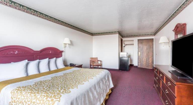 Days Inn by Wyndham Evanston WY — photo 2