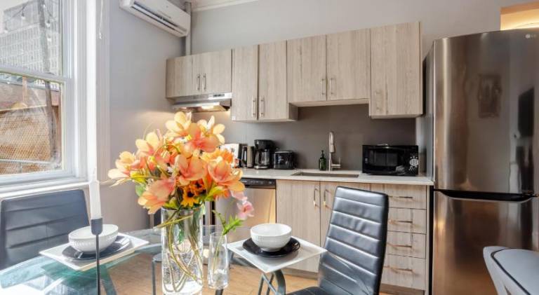 Holiday apartment with hot tub | Close to Mary | Pet-friendly in Montréal, QC