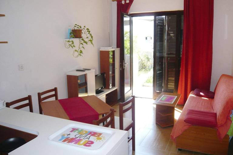 Fully equipped bungalow with patio, yard & BBQ | Next to the beach | Dogs allowed — photo 2