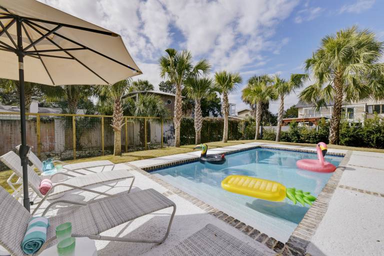 Keep Palm and Carry on! - 4327 6th St in St. Simons Island, GA