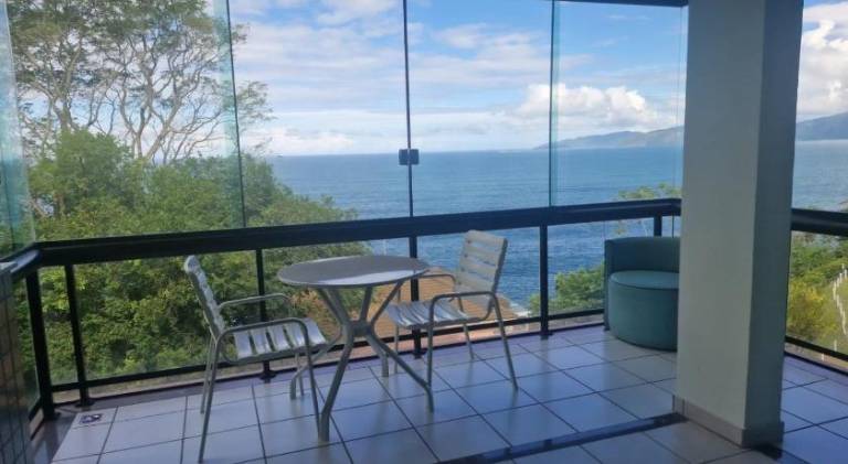 Apartment with pool — photo 4