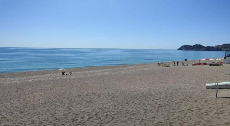 House | Beach nearby | Pets allowed — photo 5