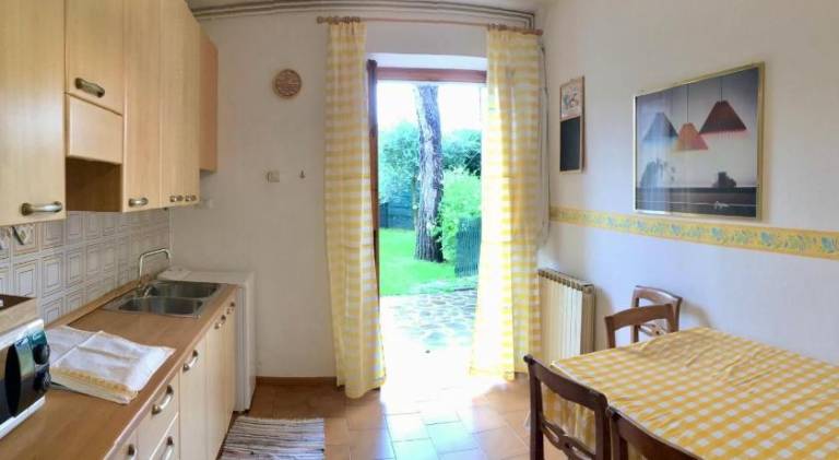 Holiday apartment with terrace & garden — photo 2