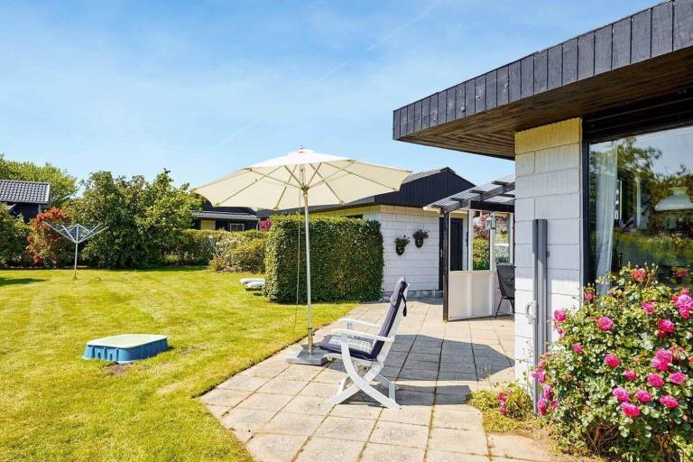 Fully equipped vacation home with BBQ & patio | Pets are welcome — photo 2