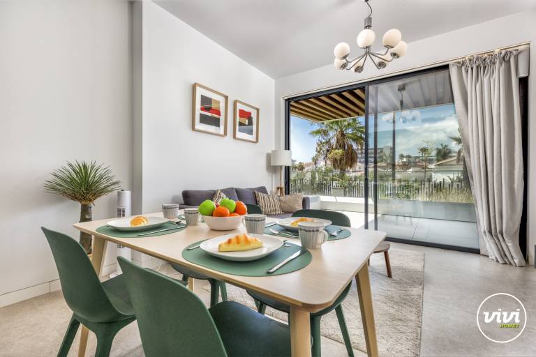 Apartment with terrace, yard & pool | Mountain view — photo 3