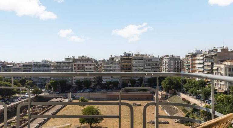 La Maison du Theatre- Panoramic View Apartment by BiNoBi! — photo 3