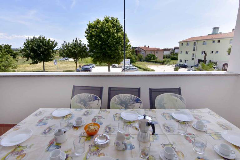Holiday apartment with yard & barbecue — photo 2