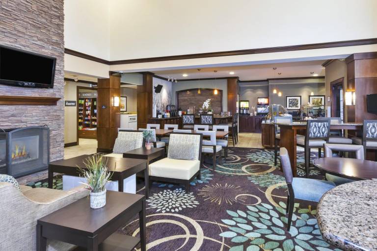 Staybridge Suites Lansing-Okemos By IHG — photo 3