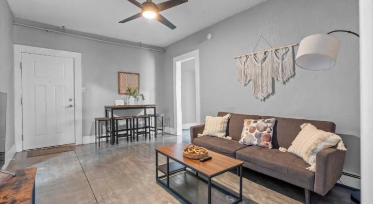 Nice apartment | Pet-friendly in Des Moines, IA
