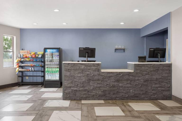 Days Inn by Wyndham Rawlins — photo 2