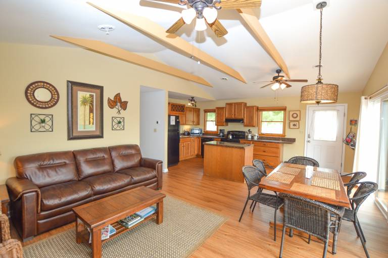 Pet Friendly home in Bayberry Bluffs! — photo 4