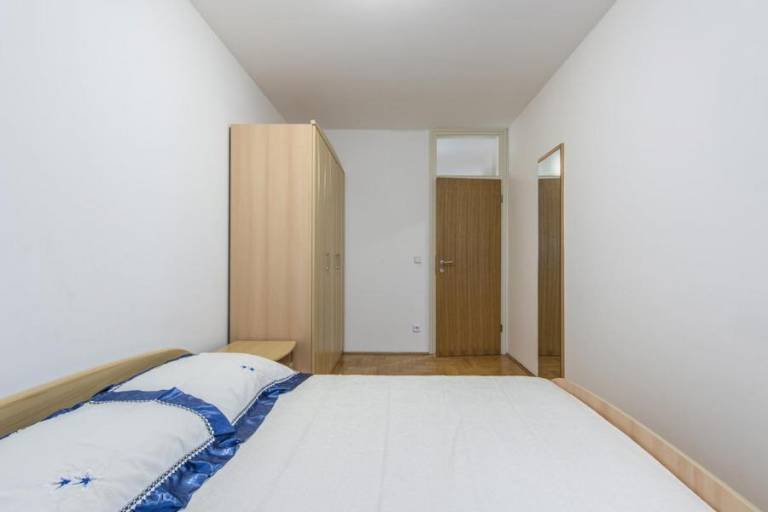 Apartment with 1 room for 4 persons — photo 2