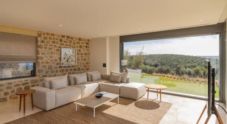 Villa with barbecue, private pool & yard — photo 2