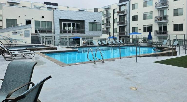 Rental apartment with pool & hot tub — photo 3