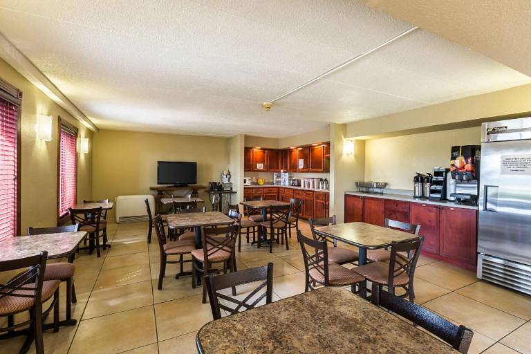 Rodeway Inn — photo 3