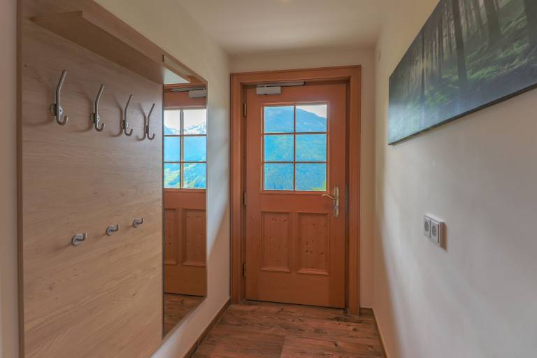Cottage with patio & garden | Mountain view — photo 3