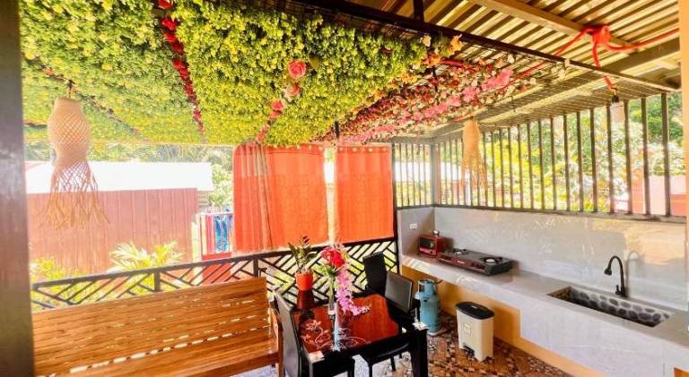 Chateau La Princesa 1 Family Room with private entrace, balcony & kitchen — photo 4