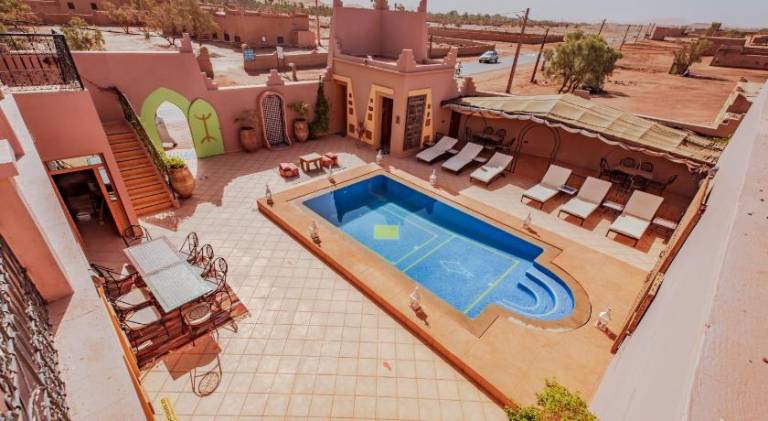 Serviced apartment with garden, patio & pool — photo 4