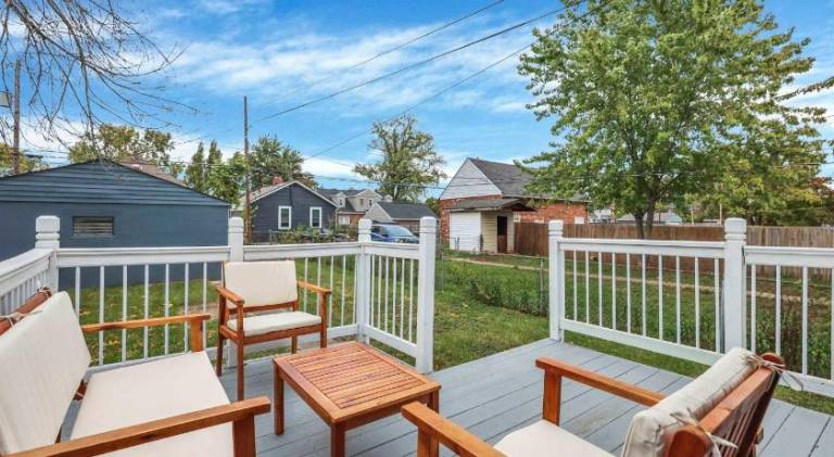 House with yard — photo 5