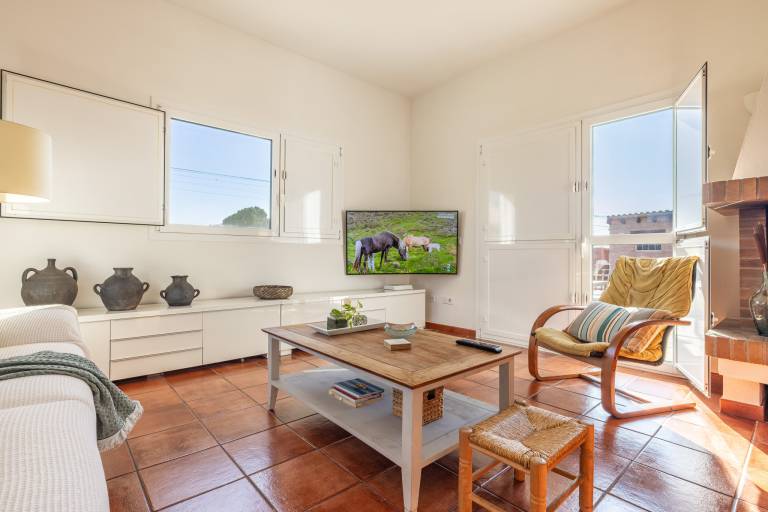 Vacation home with yard, barbecue & terrace — photo 4