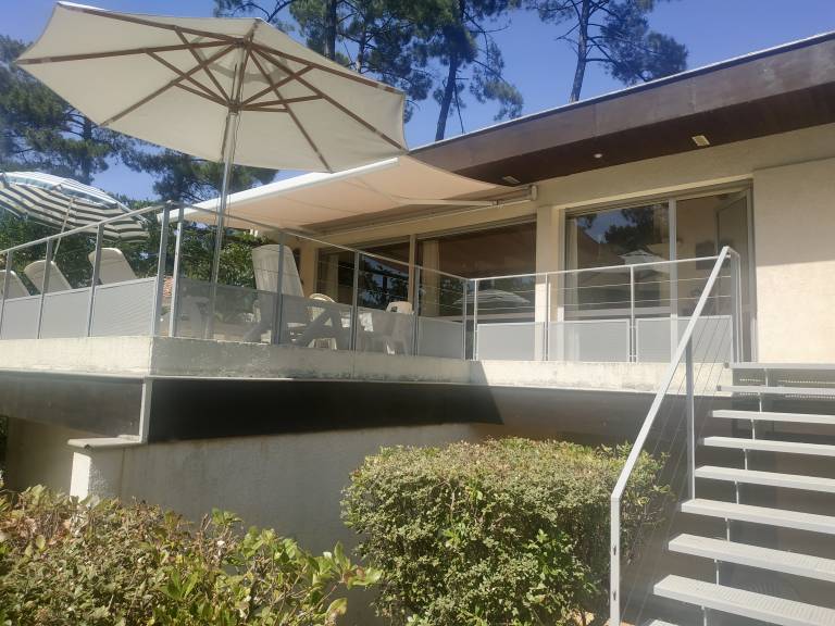 Fully equipped vacation home with BBQ & yard | Lake view | Close to the beach | Pet-friendly — photo 3