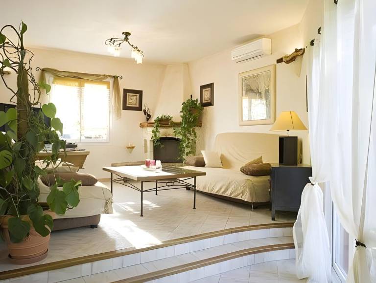 Serviced apartment with pool, garden & patio in Sartene