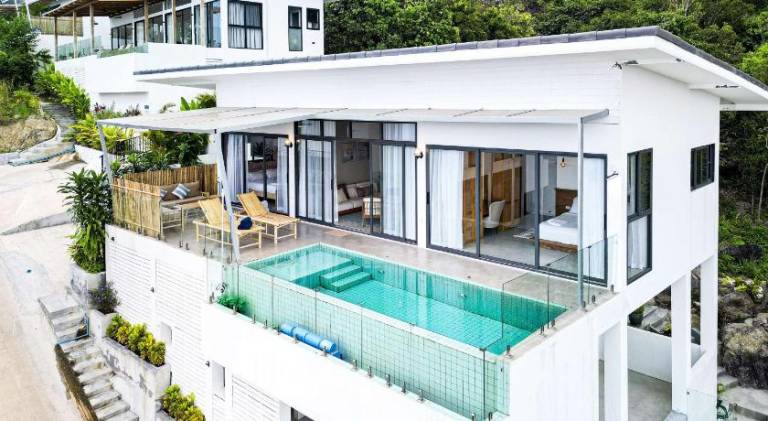Villa with pool — photo 2
