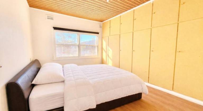 Modern Lake House Private Comfy Room Near Lake Albert