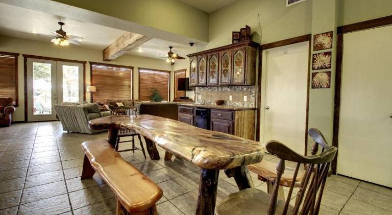 House with jacuzzi — photo 5