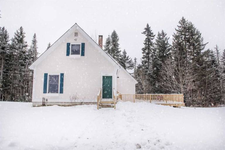 The Whimsical Chalet is a lovely cape on acres. Private setting less than 10 minutes to skiing. — photo 2
