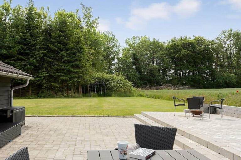 Fully equipped vacation home with patio, hot tub & barbeque | Pets are welcome — photo 2