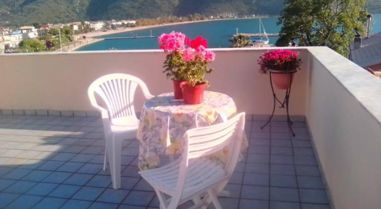 Charming rental apartment with patio & yard | Close to the beach | Perfect for remote work | Pet-friendly in Igoumenitsa