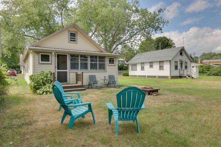 'Grandma's Cottage' w/ Sunroom: Walk to Beach — photo 2