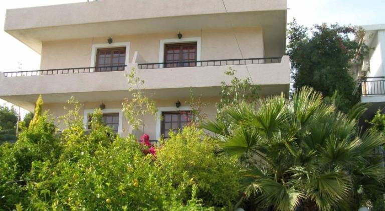 Serviced apartment with garden & terrace in Aegina