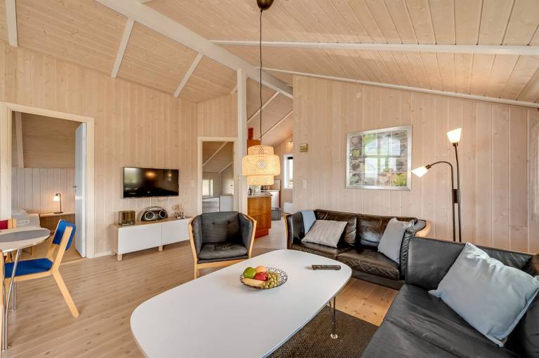 Vacation home with terrace, jacuzzi & sauna — photo 3