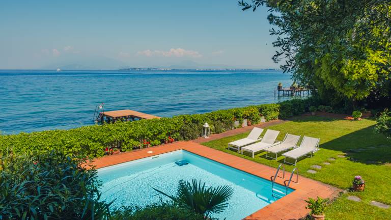 Rental apartment with garden, terrace & hot tub | Lake view | Suitable for remote work in Pozzolengo