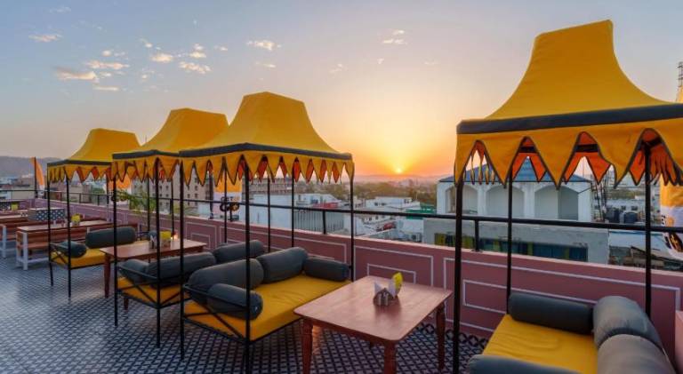The Hosteller Jaipur, MI Road — photo 2