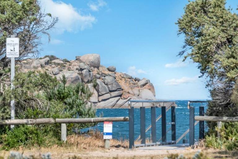 House Encounter Bay