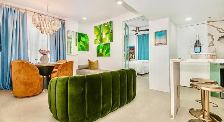 2-Min to Beach, Upscale Enclave in Miami Beach, FL