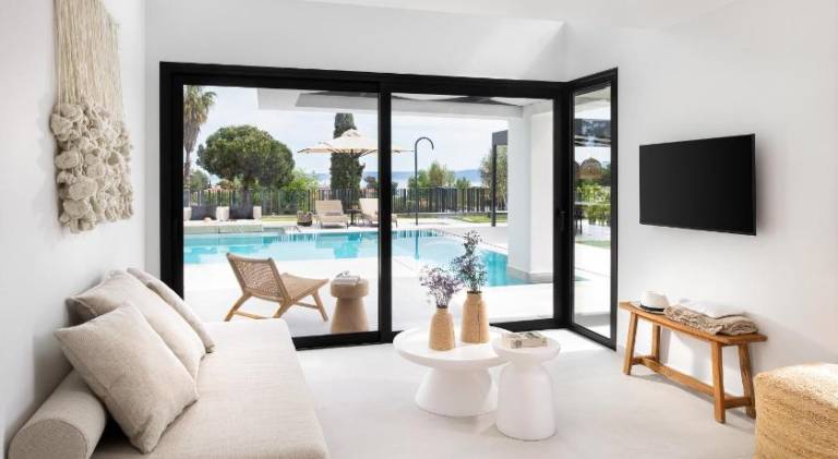 Villa with barbecue, terrace & private pool | Perfect for remote work | Dogs allowed — photo 2