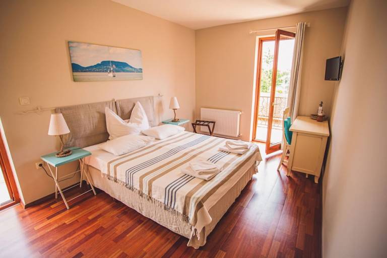 Bed & Breakfast  Balatonmáriafürdő