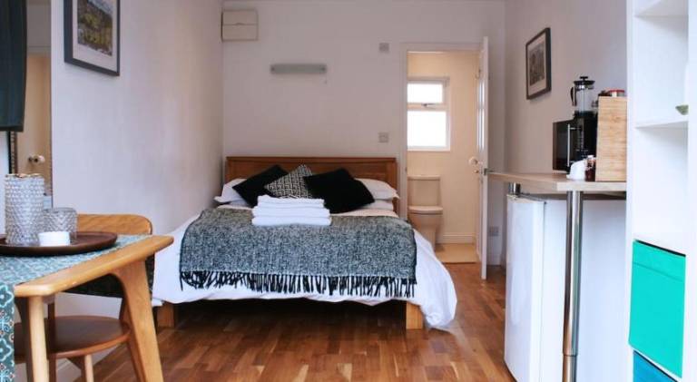 Rental apartment with yard — photo 2
