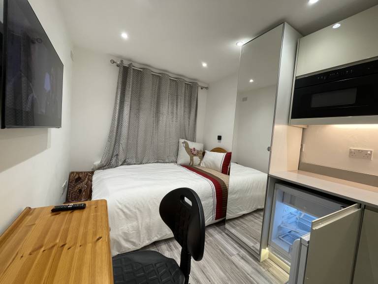 Comfortable private en suite room