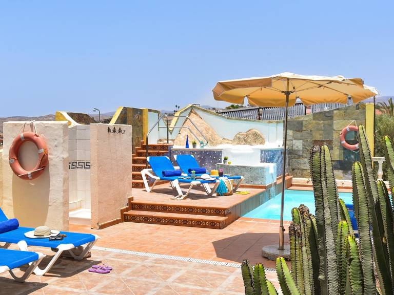Villa with terrace, yard & private pool — photo 5
