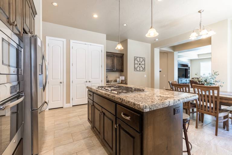 House with private pool, BBQ & jacuzzi | Mountain view | Perfect for remote work — photo 3