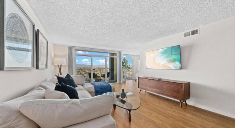 Garnet Glow Full Ocean and Venice Beach view 3BR in Marina, CA