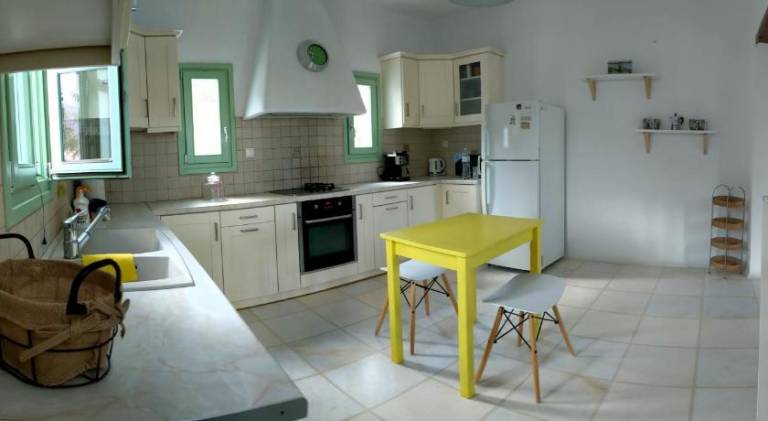 Spacious vacation home with BBQ, terrace & yard | Pet-friendly — photo 5